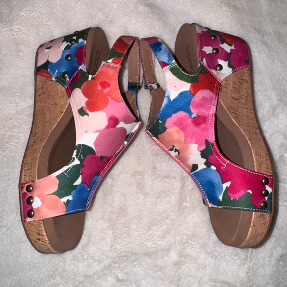 NWT  CORKY’S  Carley  “ Flowers “ Wedges Heels Sandals  Floral Multi Print main image 1